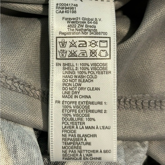 Vintage Forever 21. Flowy printed dress - Picture 2 of 9